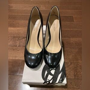 Nine West black pumps